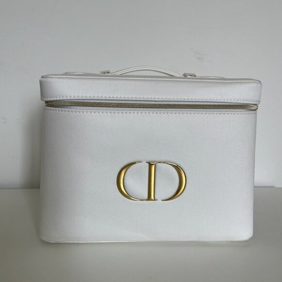 Dior Beauty White Vanity Case+ Spa Headband, Towel and Scrunchie Limited Edition - Picture 10 of 12